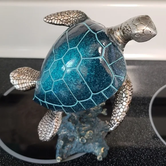 Hand painted resin turtle and coral sculpture - Picture 11 of 11